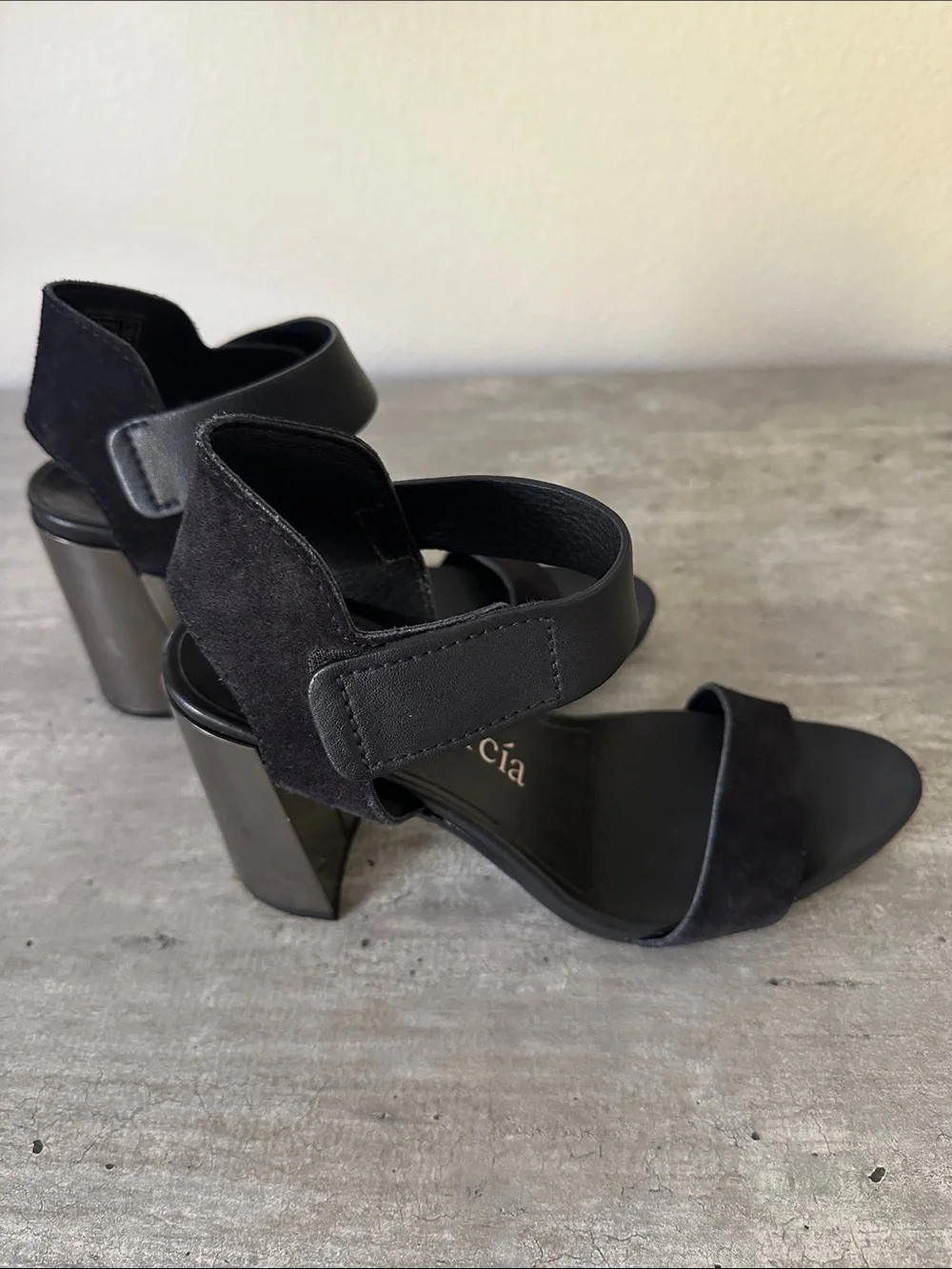 Pedro Garcia authentic black